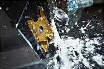 防止切削液發(fā)臭，還鋁合金壓鑄車間一個(gè)良好的環(huán)境